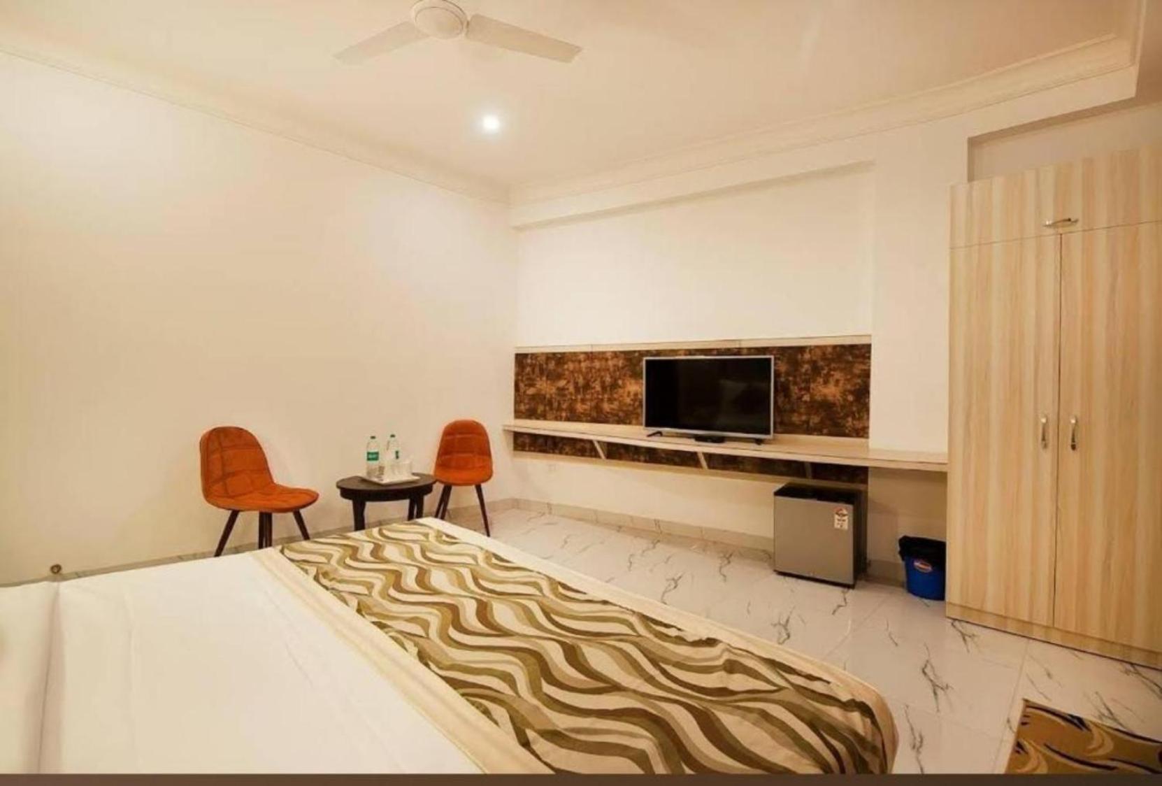 Hotel The Almora By Rs Global Near By Delhi International Airport With - Free Airport Drop *