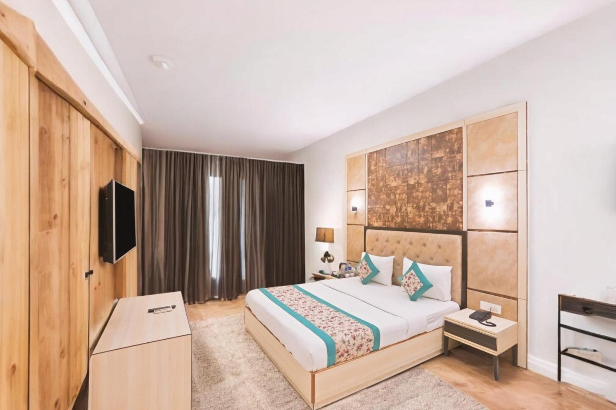 Hotel The Almora By Rs Global Near By Delhi International Airport With - Free Airport Drop