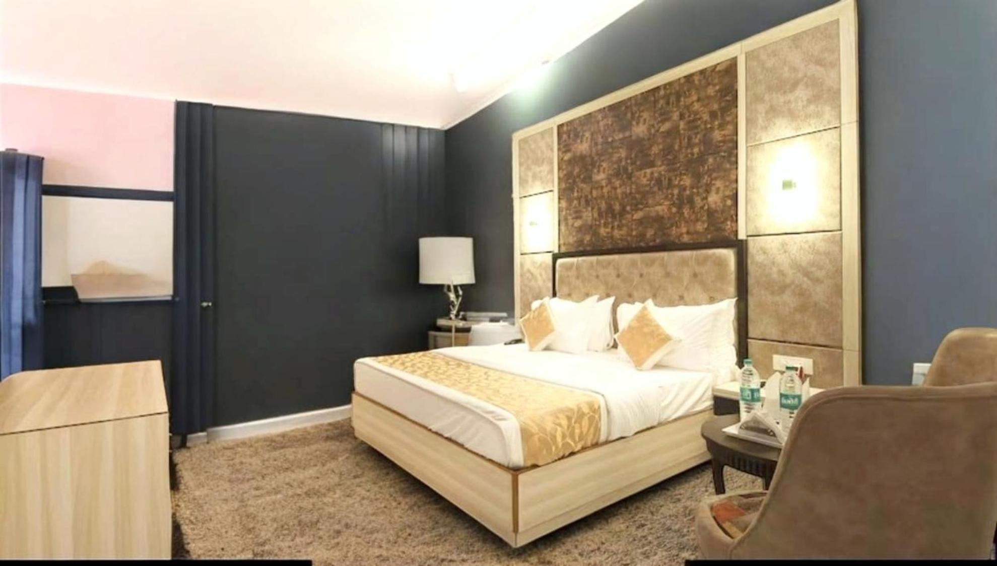 The Almora By Rs Global Near By Delhi International Airport With - Free Airport Drop