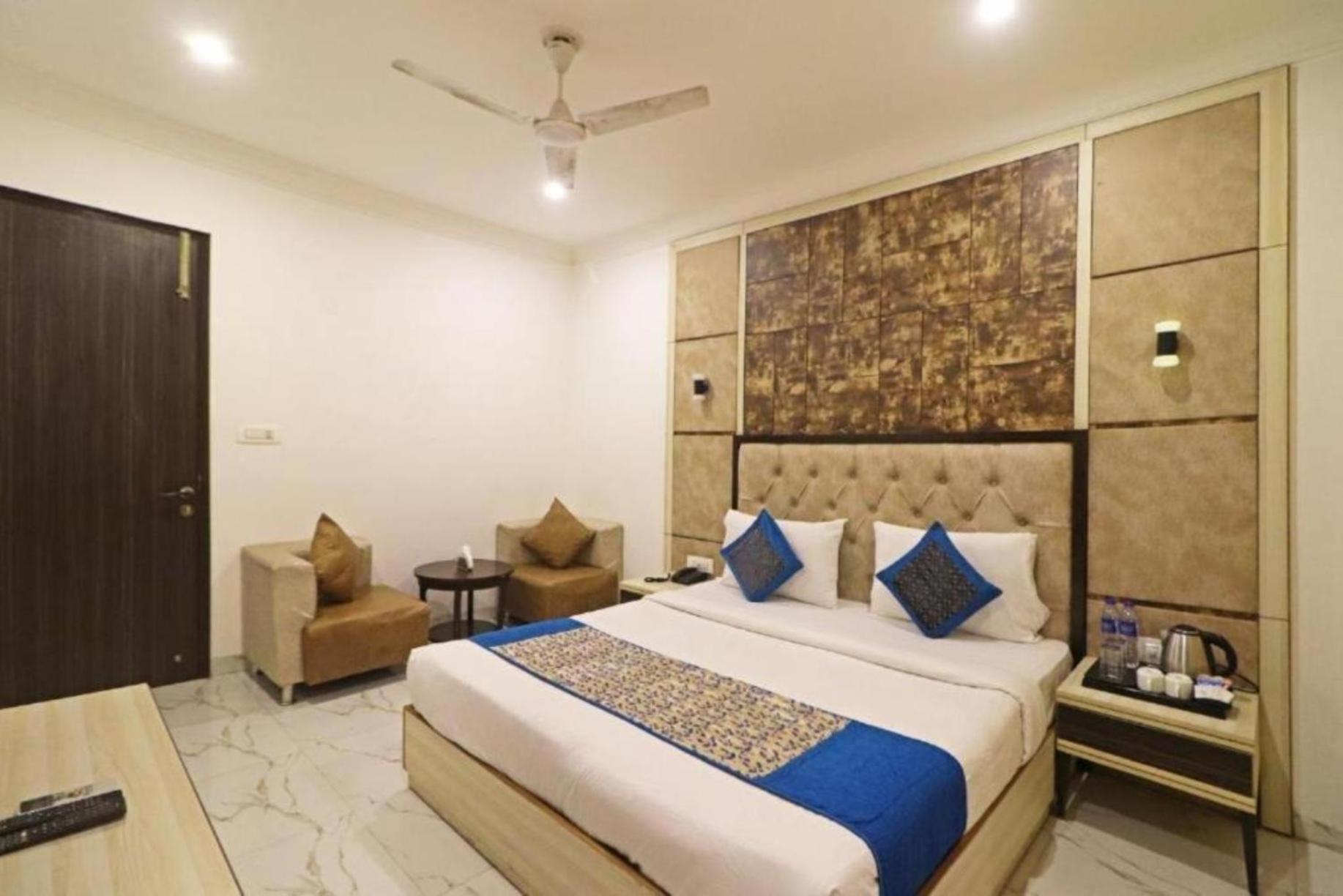 Hotel The Almora By Rs Global Near By Delhi International Airport With - Free Airport Drop *
