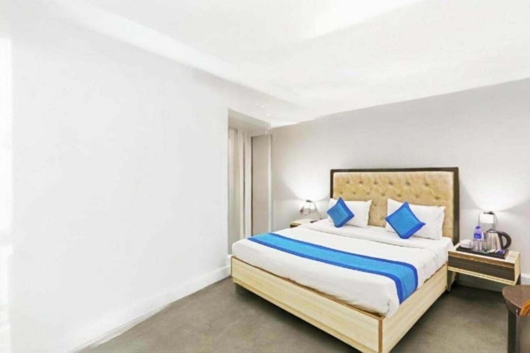 The Almora By Rs Global Near By Delhi International Airport With - Free Airport Drop Hotel *