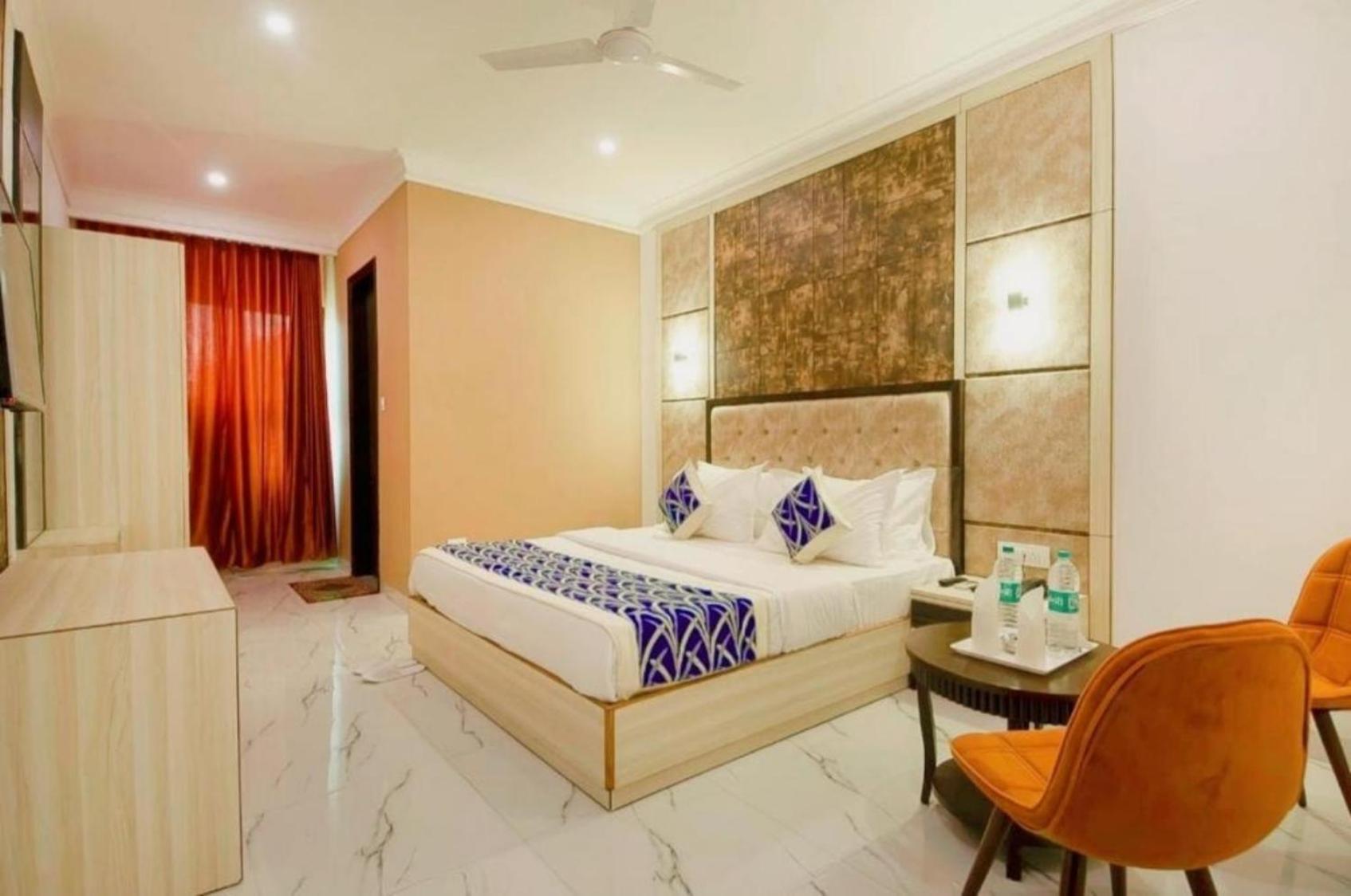 The Almora By Rs Global Near By Delhi International Airport With - Free Airport Drop Hotel