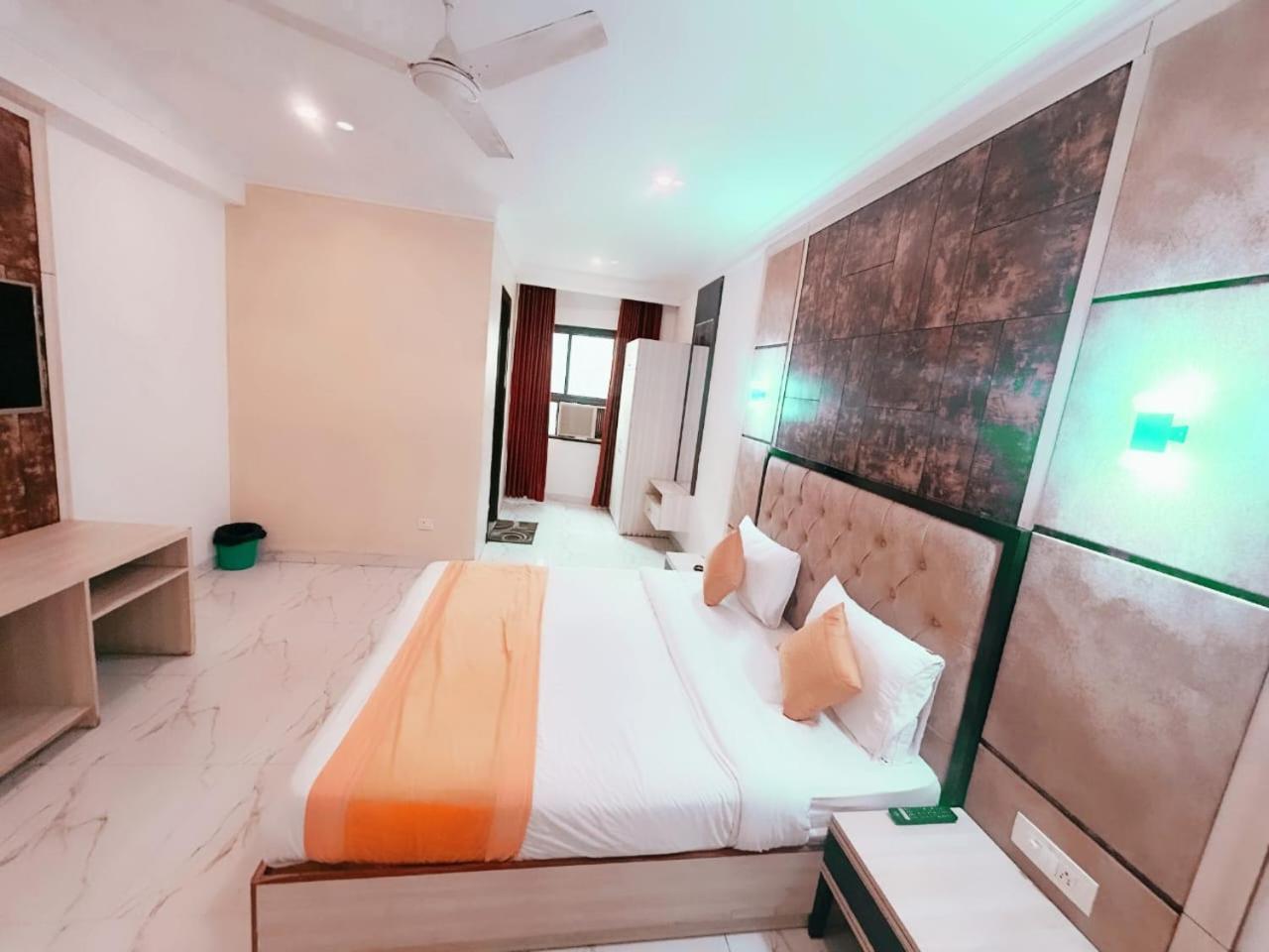 The Almora By Rs Global Near By Delhi International Airport With - Free Airport Drop Hotel